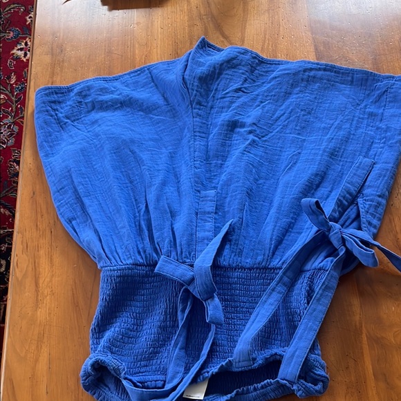 Old Navy Tie-Shoulder Smocked Romper -- 3-inch inseam - Picture 8 of 9